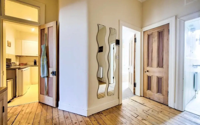 Lovely and Spacious 2BR Home on Comiston Road