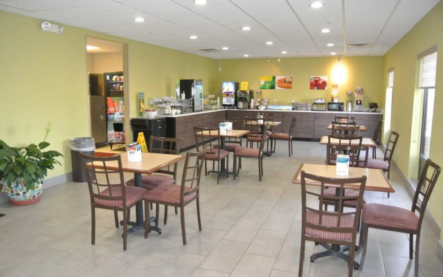 Quality Inn and Suites Arnold - St Louis