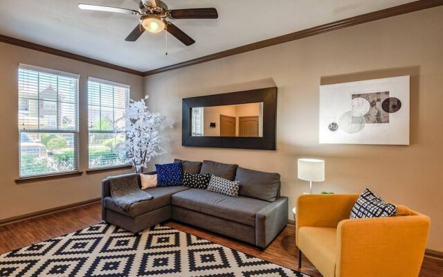 Dog-Friendly Woodlands Townhouse Near Market St.