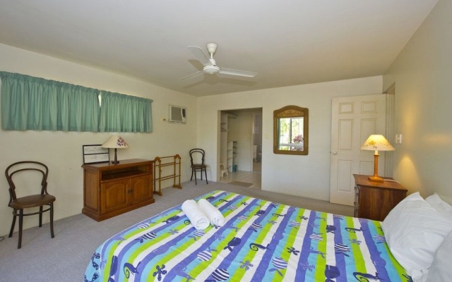 John's Tropical Island Home – Guest Rooms – Magnetic Island
