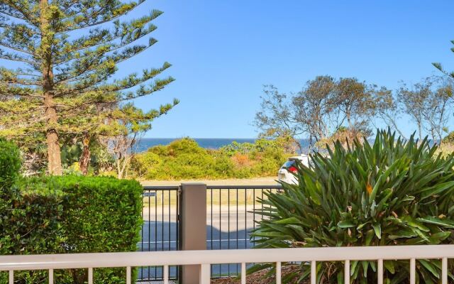 Beachfront On Marine