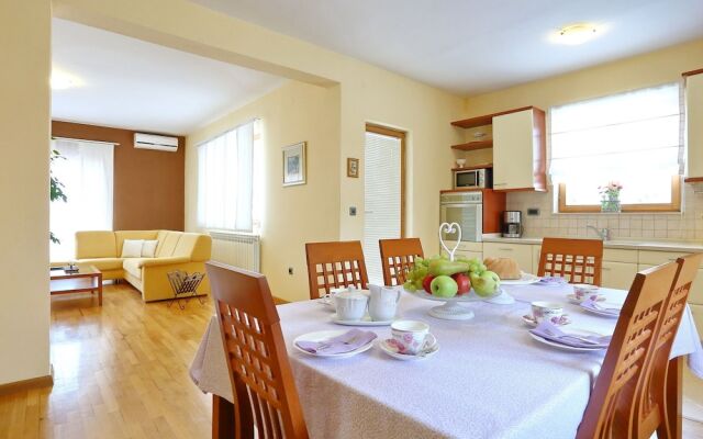 Luxurious Villa in Zadar With Swimming Pool