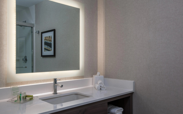 Holiday Inn Cleveland Clinic by IHG