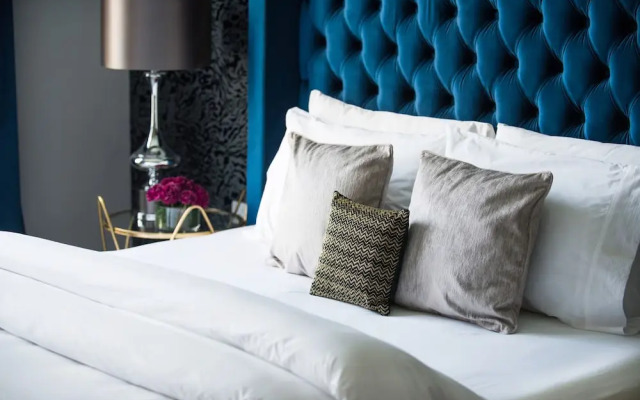 Luxury Staycation - The Residences Tower