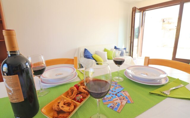 Flat Desirè Close To Beaches with Sight Castle, Terrace, Wi-Fi