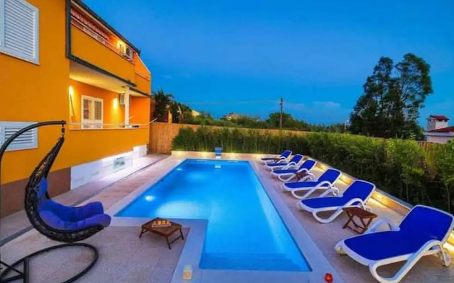 Kastel Luksic Scenic Villa With Pool