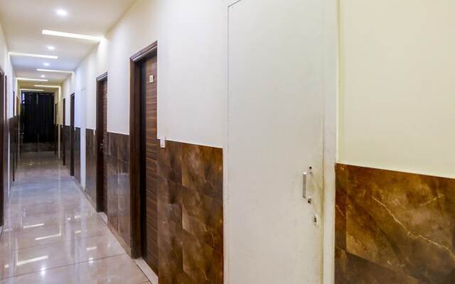 OYO 22825 Hotel Crown Stay inn