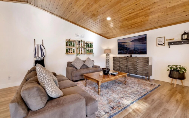 2051- Bearvenidos 4 Bedroom Home by RedAwning