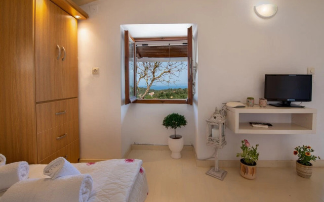 Paxos Couple House By Konnect