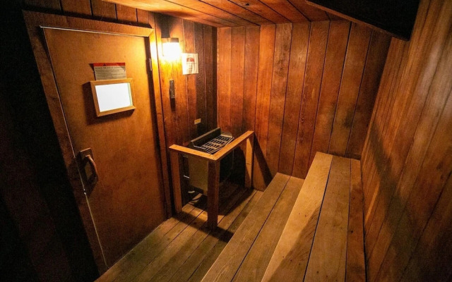 Deluxe Slopeside Home Just STEPS to Mammoth Mountain Slopes and Village Gondola - 3 Spas, Sauna and Pool by RedAwning
