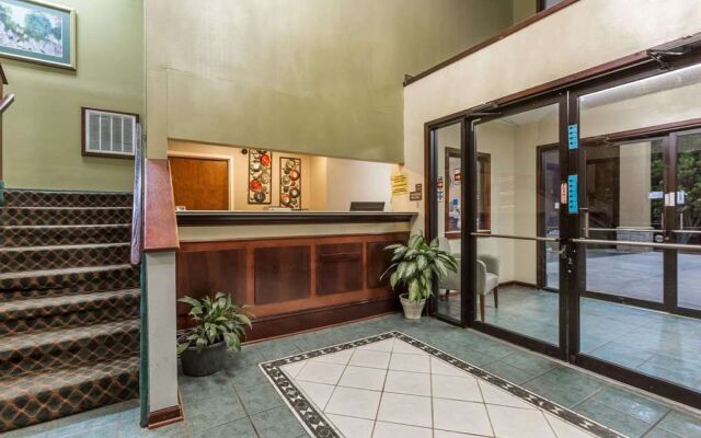 Super 8 Piedmont Greenville Area