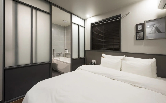 No. 25 Hotel
