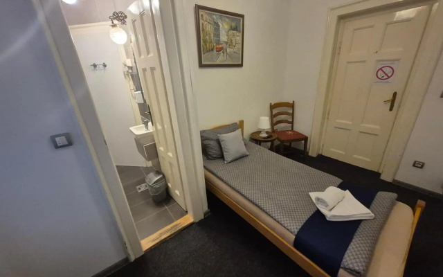 Authentic Belgrade Centre Hostel - Renovated Dec 2022