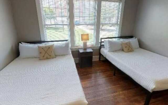 Large Group Downtown Rental - Westend