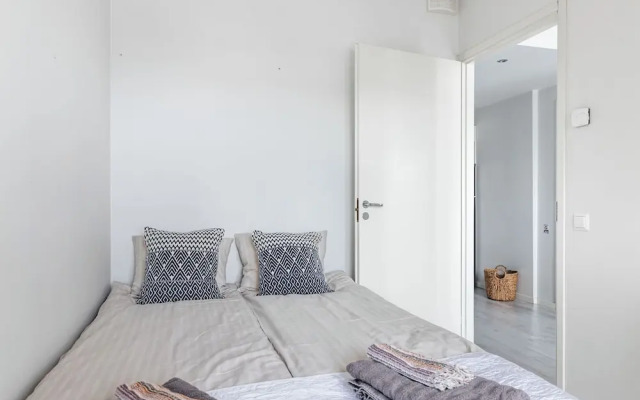 Modern 1BR Home with Sauna & Balcony