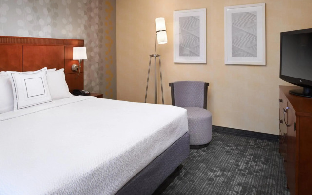Courtyard by Marriott Chicago Deerfield