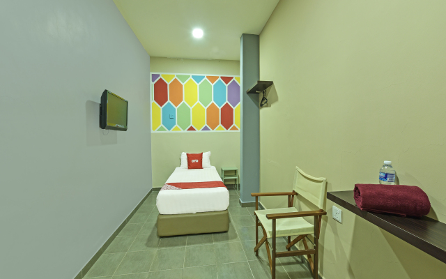 SUPER OYO 90701 Venomi Hotel