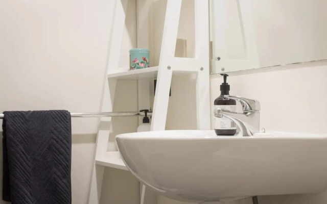 Sunny 3 Bedroom Townhouse Central With Park Views