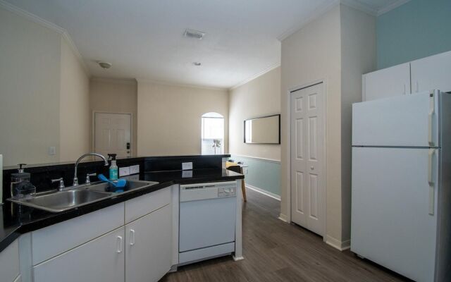 Delightful, Refurbished Apt! Everything you need!