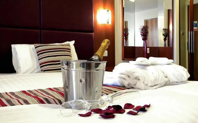 Mercure Swindon South Marston Hotel and Spa