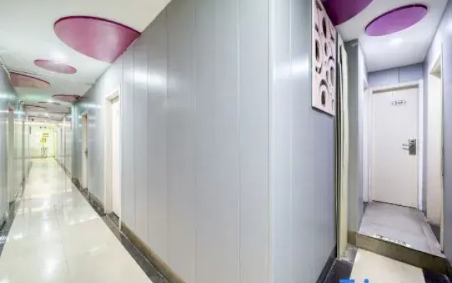 Shanghai Huaxing Hotel (Gongfu Xincun Subway Station)