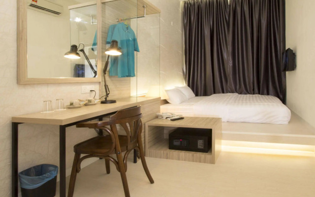 OYO 127 The Reeds Hotel