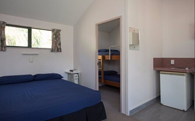 Opal Hot Springs & Holiday Park