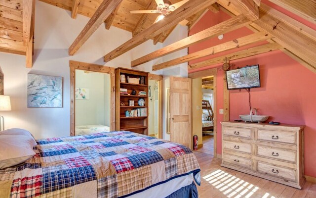 Black Bear Hideaway 3 Bedroom Home with Hot Tub