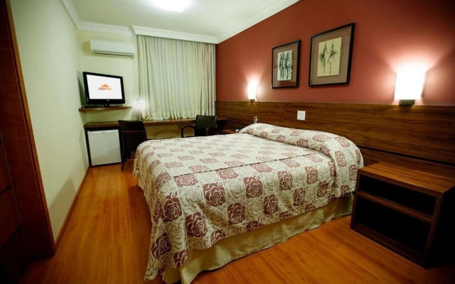 Eston Hotel