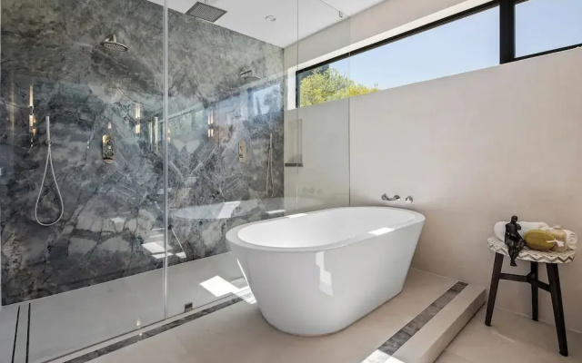 Elegant Melrose Home w Pool and Private Rooftop