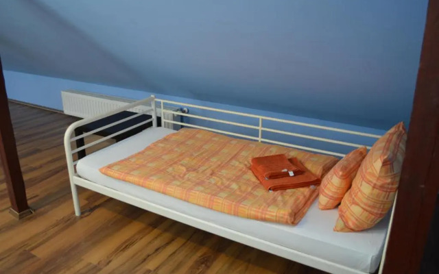 Vadgesztenye Youth Hostel