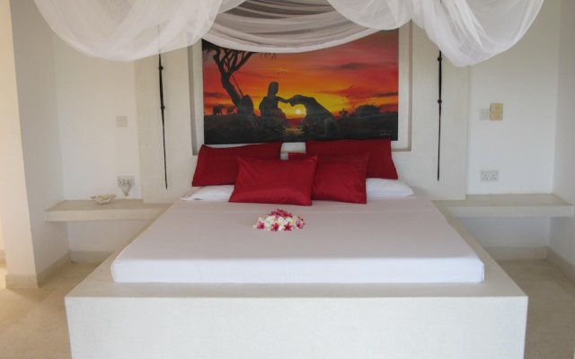 House With in Watamu With Pool Access Furnished Terrace a