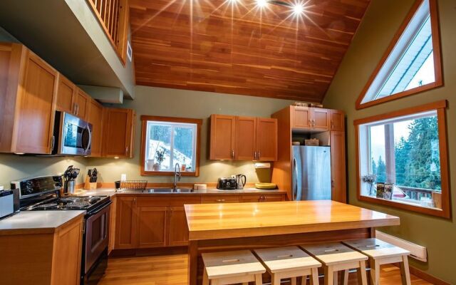 Stoke Cabin by Revelstoke Vacations