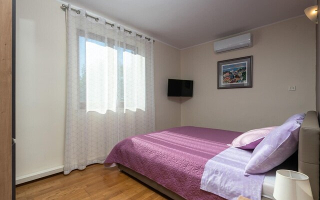 Awesome Home in Vrsar With Wifi and 4 Bedrooms