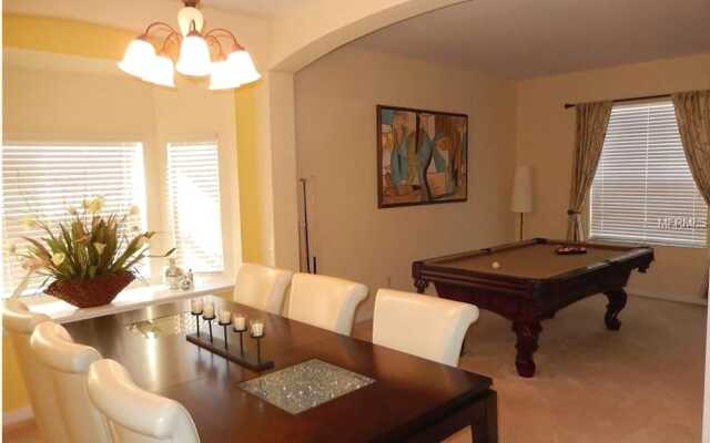 Hollywood Movie House