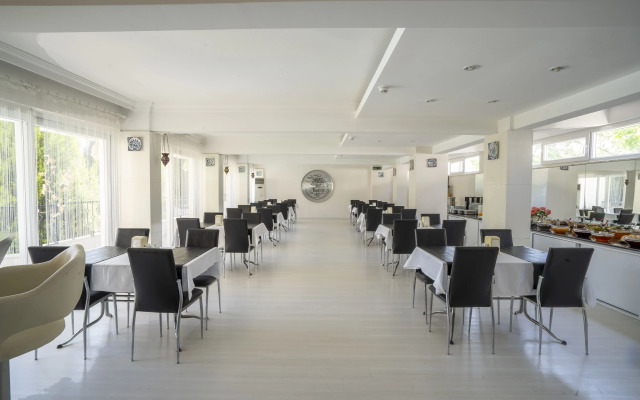Ayapam Hotel