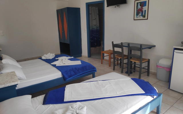 Leonidas Studios & Apartments