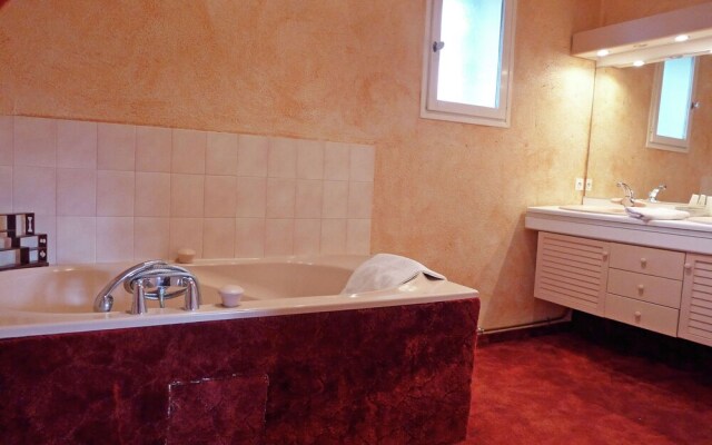 Spacious Holiday Home in Narbonne With Swimming Pool