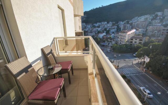 Lux Apartments MMS