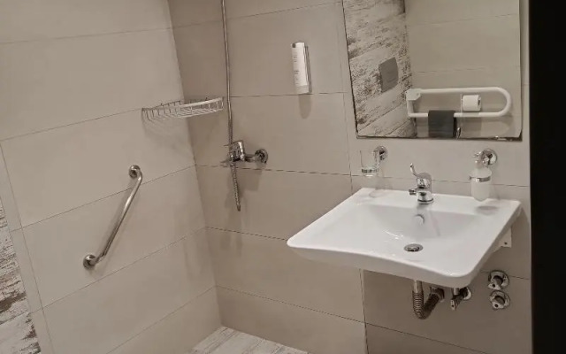 Elizabeth Queen Luxury Rooms