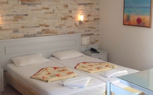 Plaka Hotel I