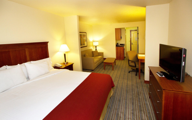 Holiday Inn Express and Suites Turlock by IHG
