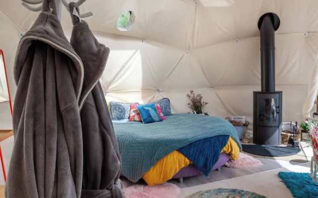 Romantic Lakeview Dome