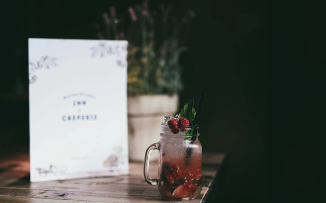 Le Petit Chateau & William de Percy