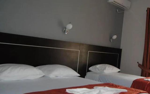 Lion Gate Hotel