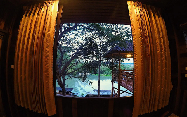 Bangplamo River View Resort