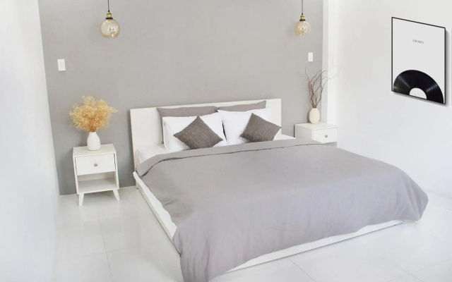 MIDMOST Villa Hotel
