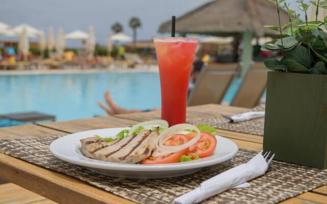 Hotel Oasis Salinas Sea
