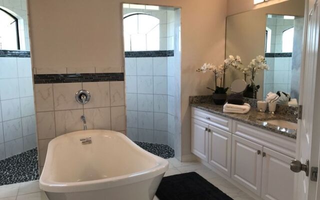 Alisa's Dream Villa on the Canal