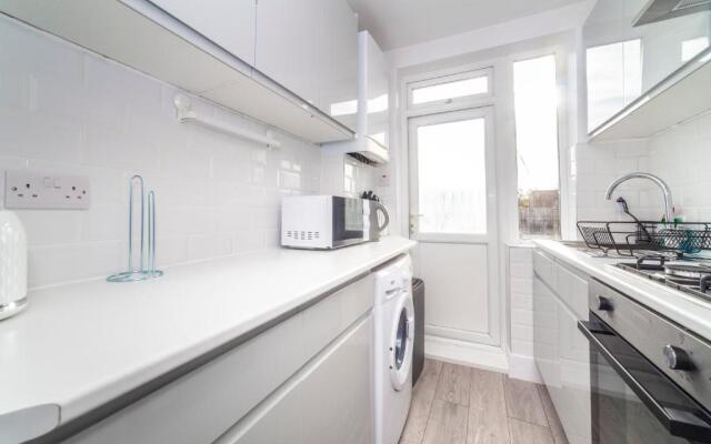 Autonomous 2 BDR apartment with Garden and Parking